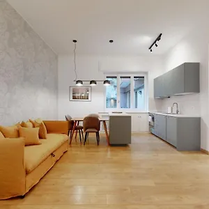 Sahi - Dei Dell'olimpo Porta Romana Apartment
